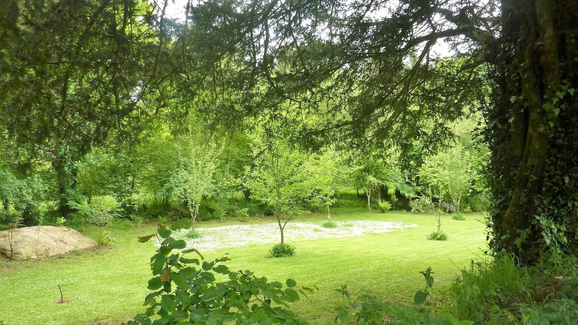 Cosy Holiday Home In Huelgoat With Terrace, Cleaning Included