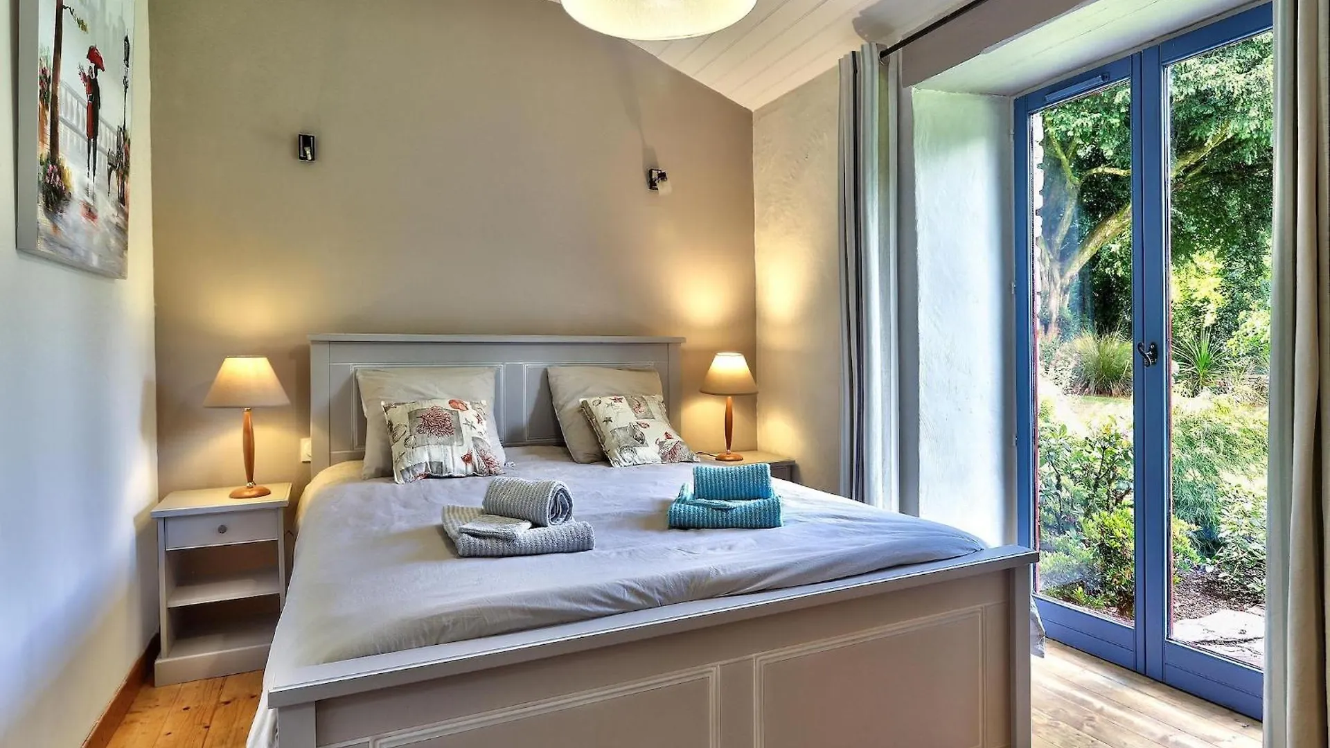 Cosy Holiday Home In Huelgoat With Terrace, Cleaning Included 0*,  法国