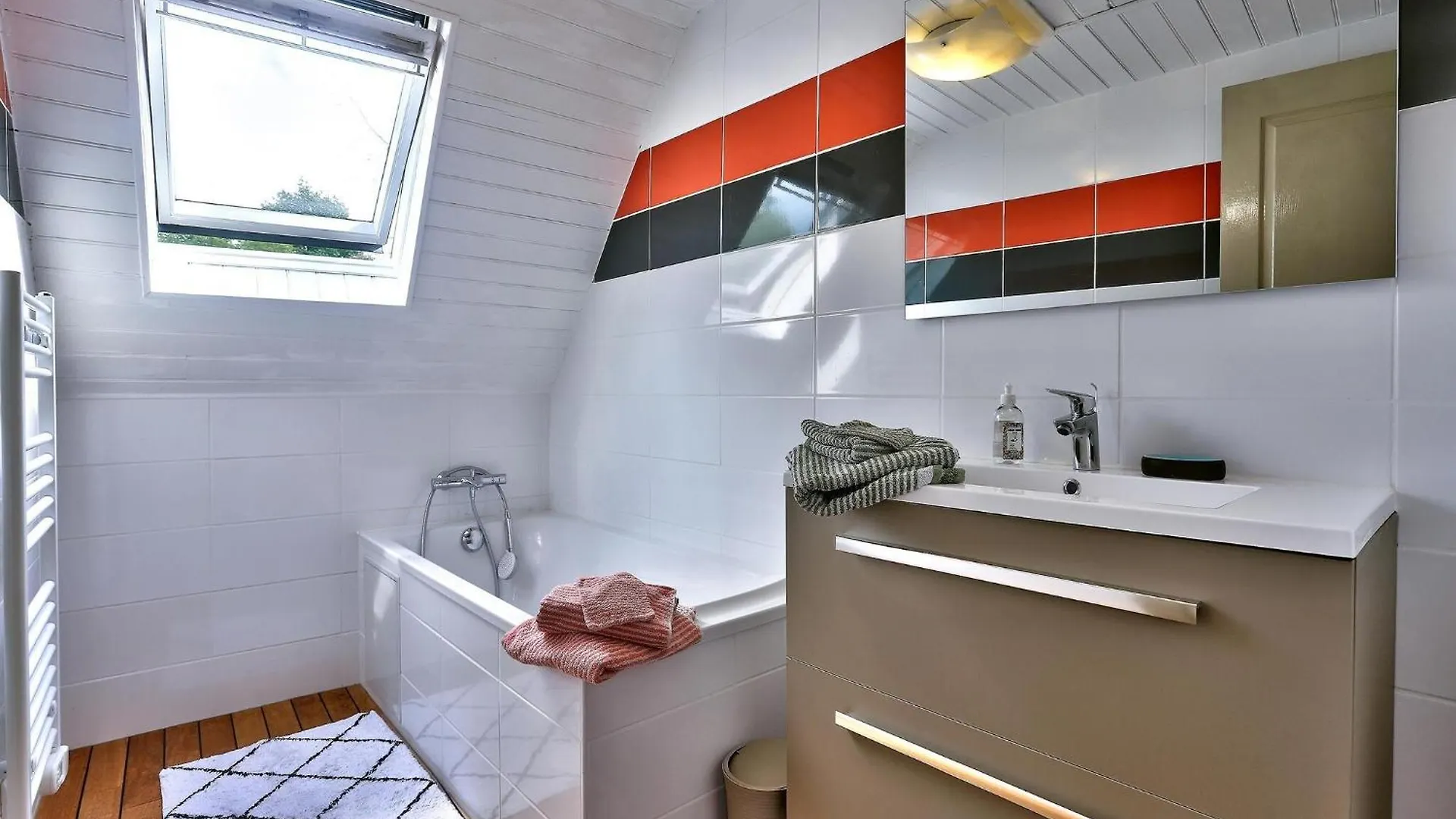 Cosy Holiday Home In Huelgoat With Terrace, Cleaning Included 法国