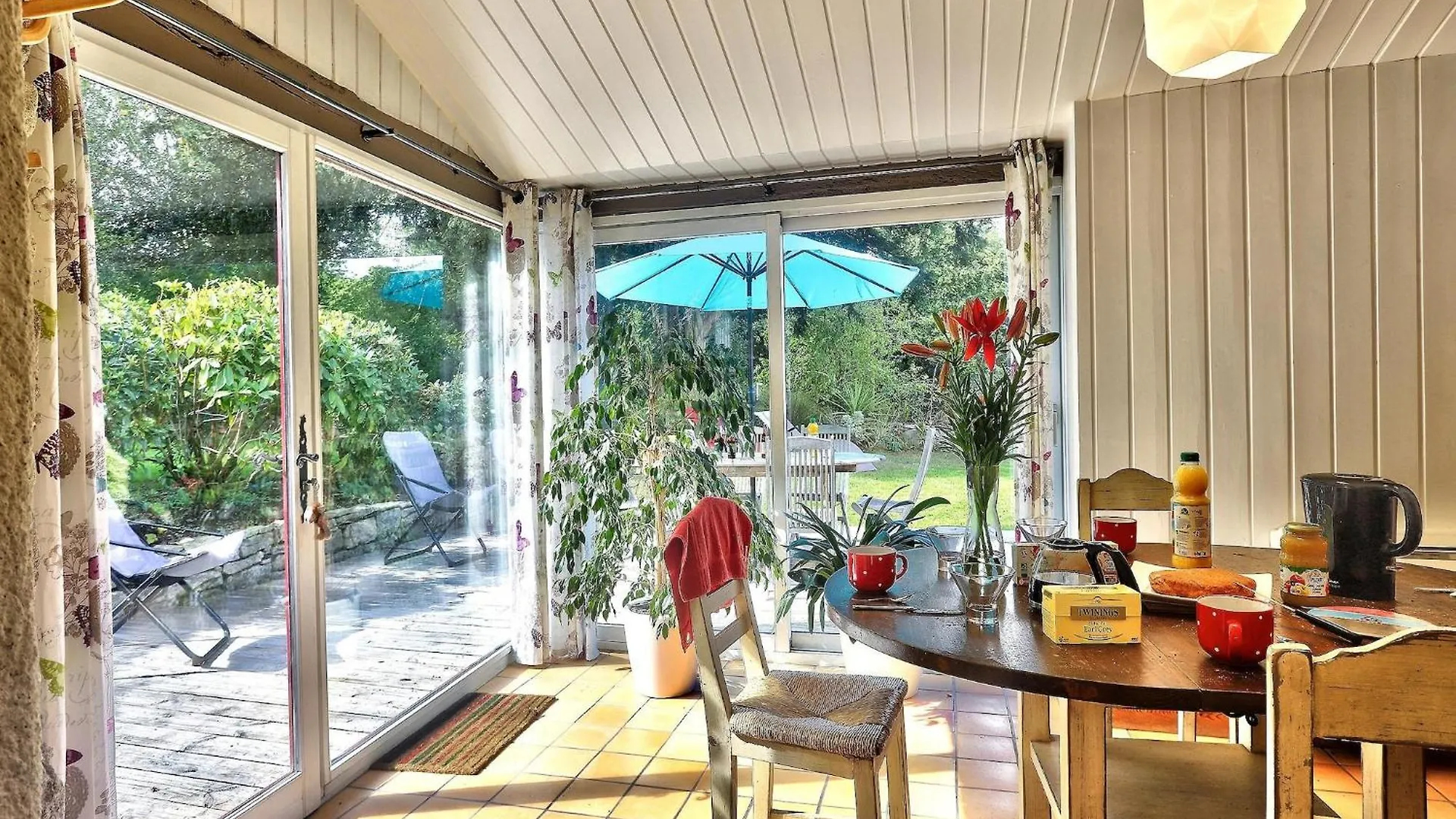 Cosy Holiday Home In Huelgoat With Terrace, Cleaning Included 法国