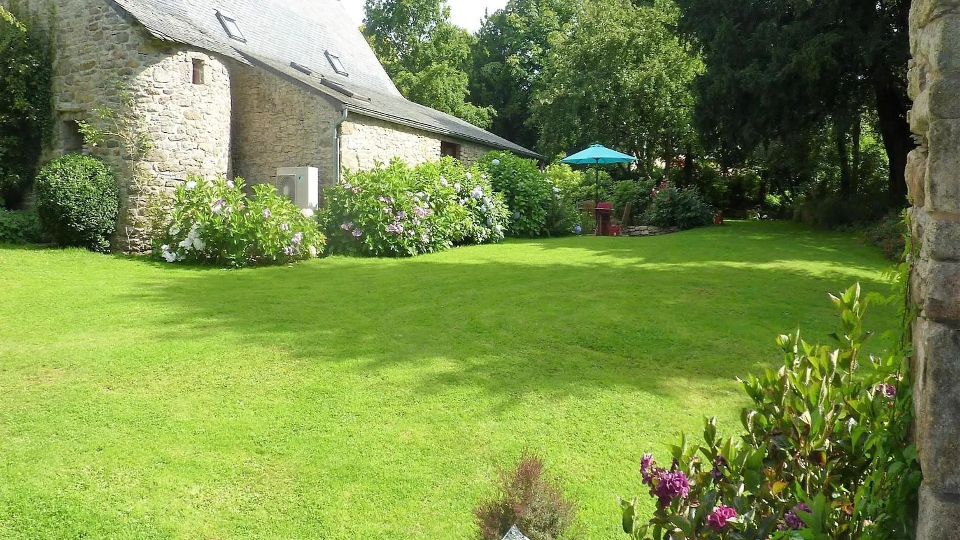 Cosy Holiday Home In Huelgoat With Terrace, Cleaning Included 0*,